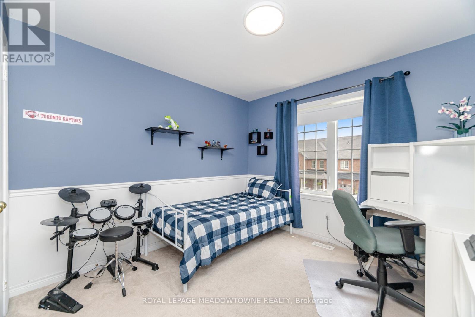 












345 BUSSEL CRESCENT

,
Milton,




Ontario
L9T0W5

