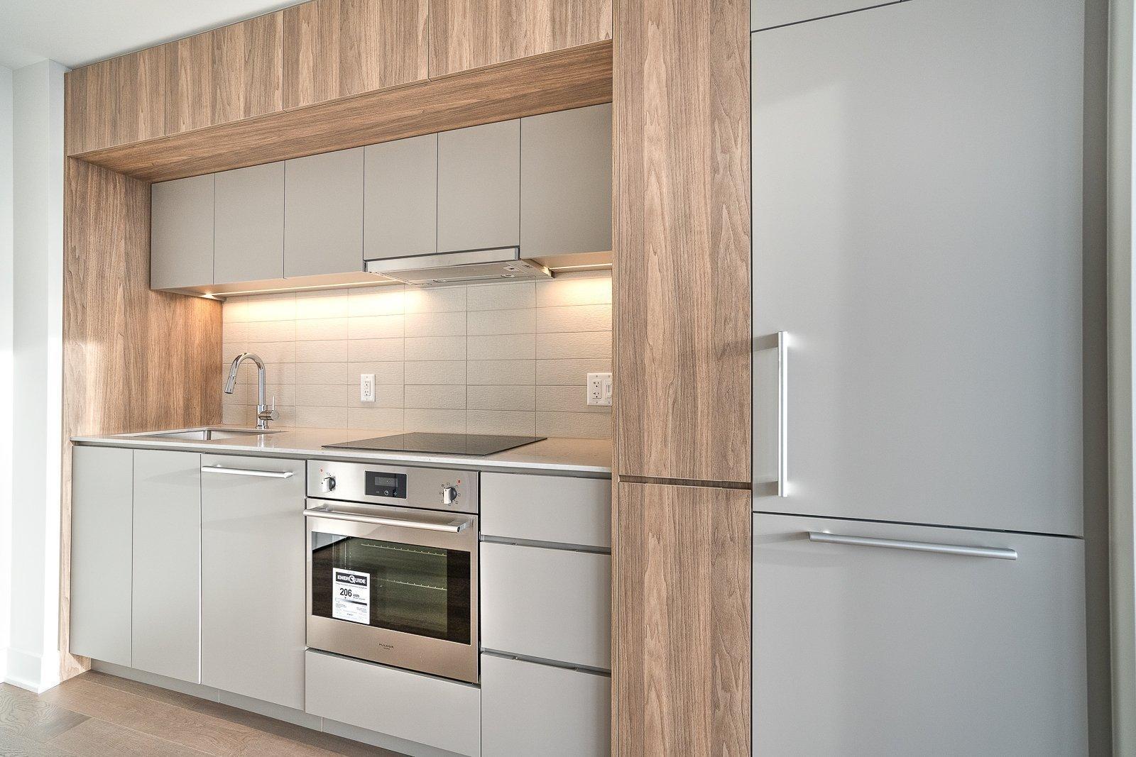 









1288


Rue St-Antoine O.

, 2611,
Montréal (Ville-Marie),




QC
H3C0X6


