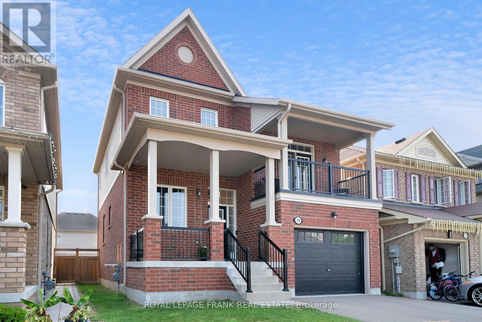 












19 JACK ROACH STREET

,
Clarington (Bowmanville),




Ontario
L1C0S8

