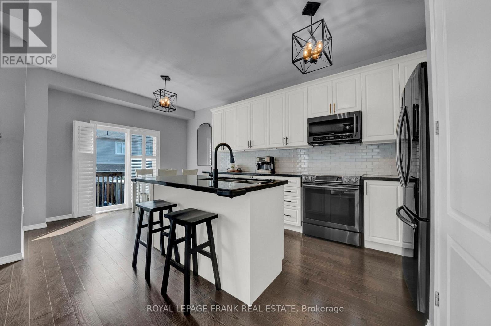 












19 JACK ROACH STREET

,
Clarington (Bowmanville),




Ontario
L1C0S8

