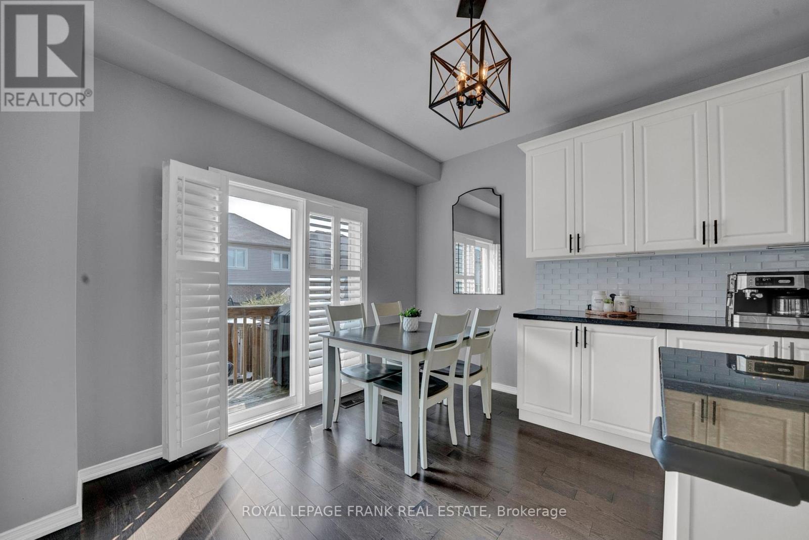 












19 JACK ROACH STREET

,
Clarington (Bowmanville),




Ontario
L1C0S8

