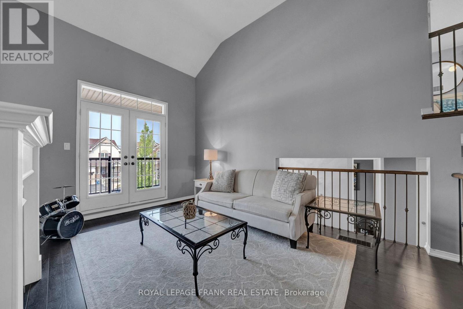 












19 JACK ROACH STREET

,
Clarington (Bowmanville),




Ontario
L1C0S8

