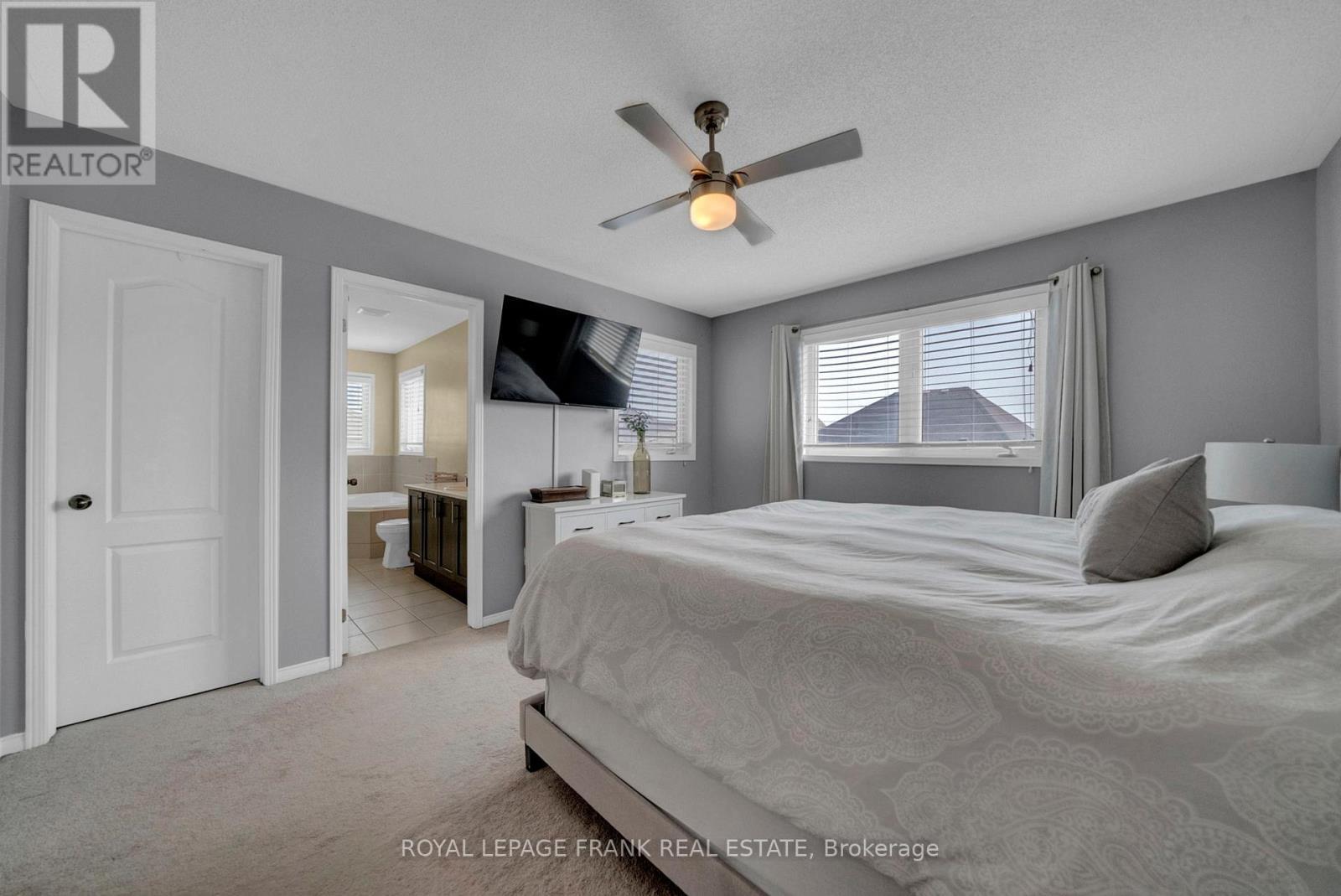 












19 JACK ROACH STREET

,
Clarington (Bowmanville),




Ontario
L1C0S8

