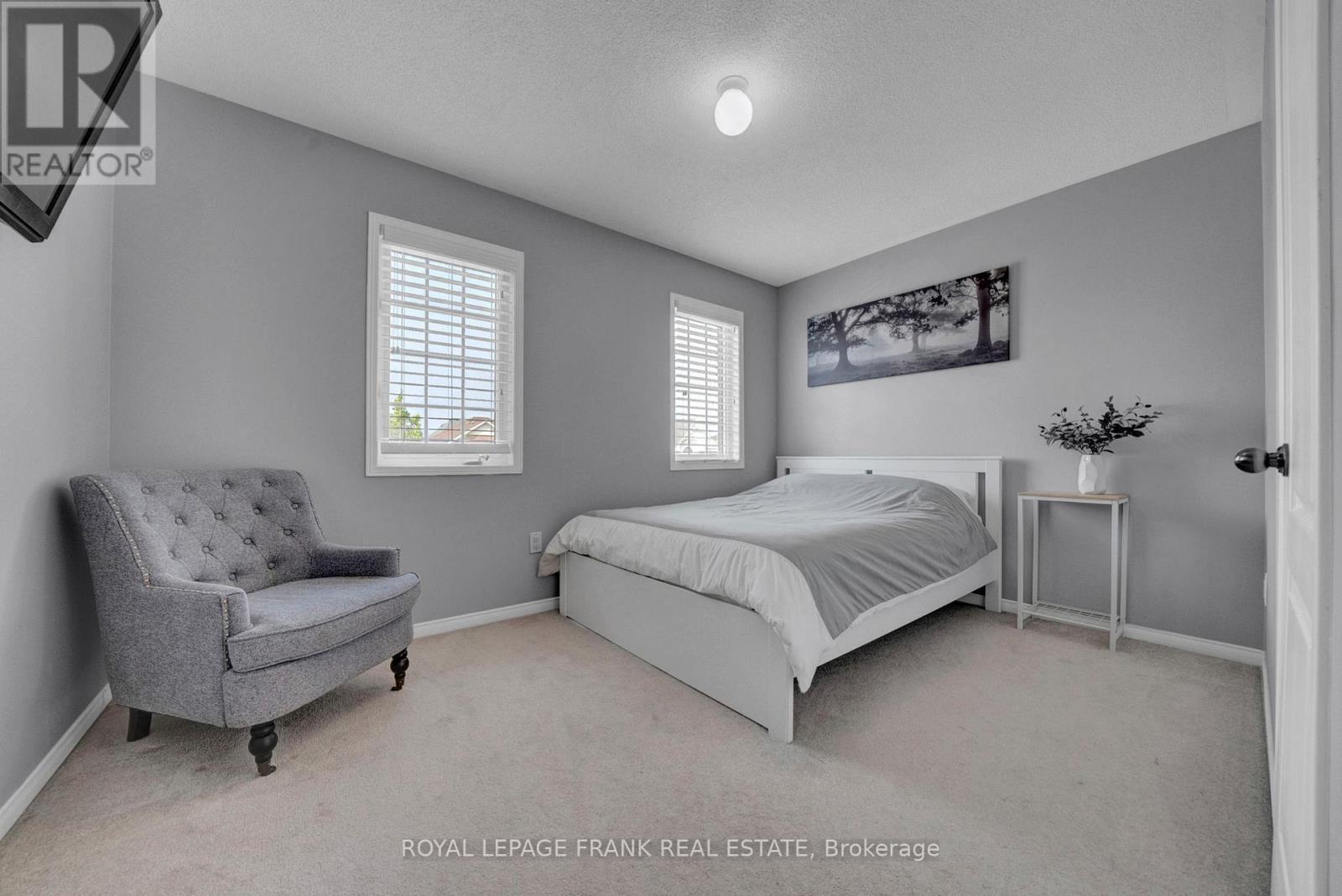 












19 JACK ROACH STREET

,
Clarington (Bowmanville),




Ontario
L1C0S8

