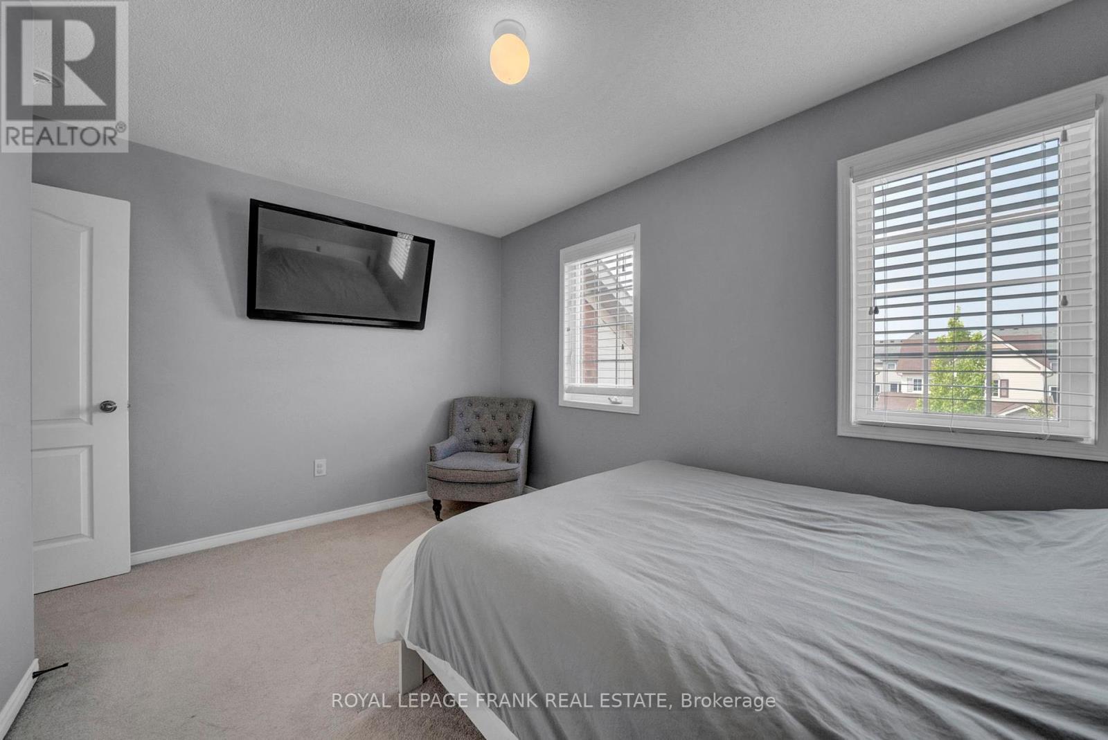 












19 JACK ROACH STREET

,
Clarington (Bowmanville),




Ontario
L1C0S8

