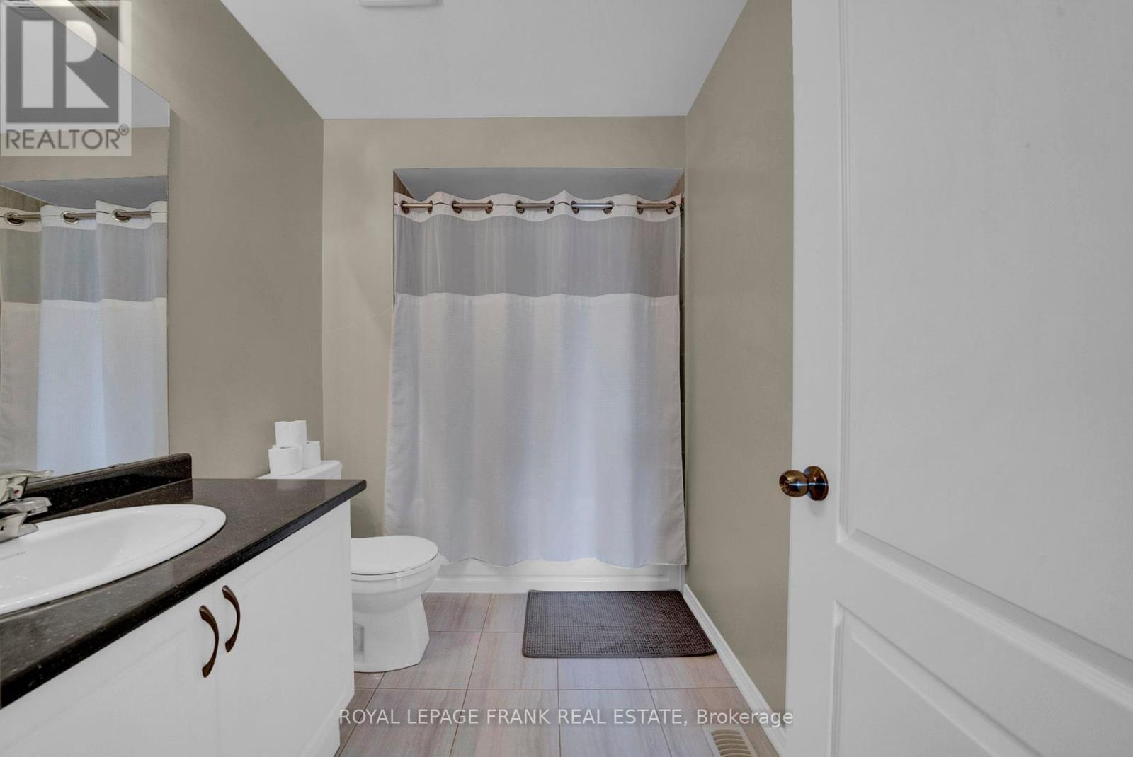 












19 JACK ROACH STREET

,
Clarington (Bowmanville),




Ontario
L1C0S8

