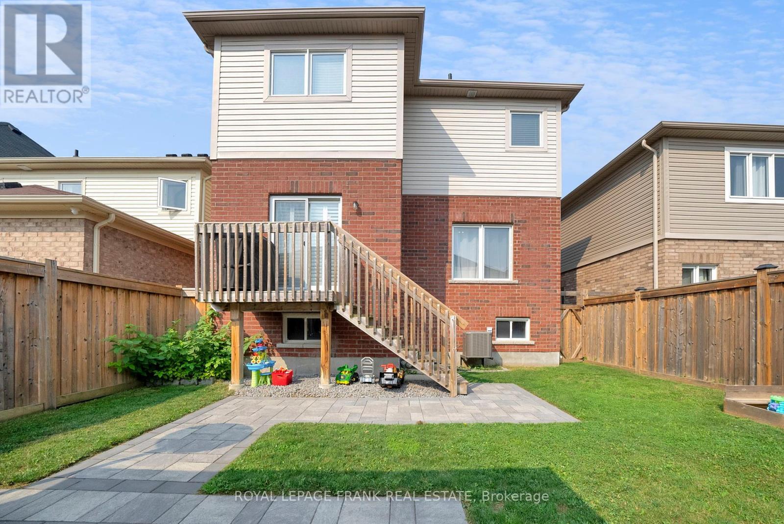 












19 JACK ROACH STREET

,
Clarington (Bowmanville),




Ontario
L1C0S8

