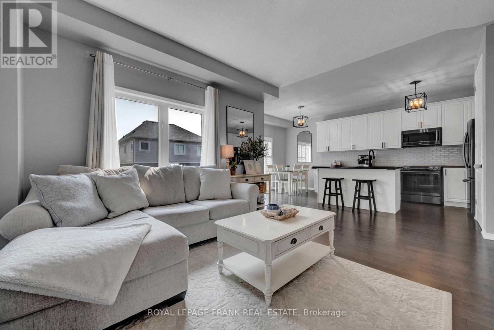 












19 JACK ROACH STREET

,
Clarington (Bowmanville),




Ontario
L1C0S8

