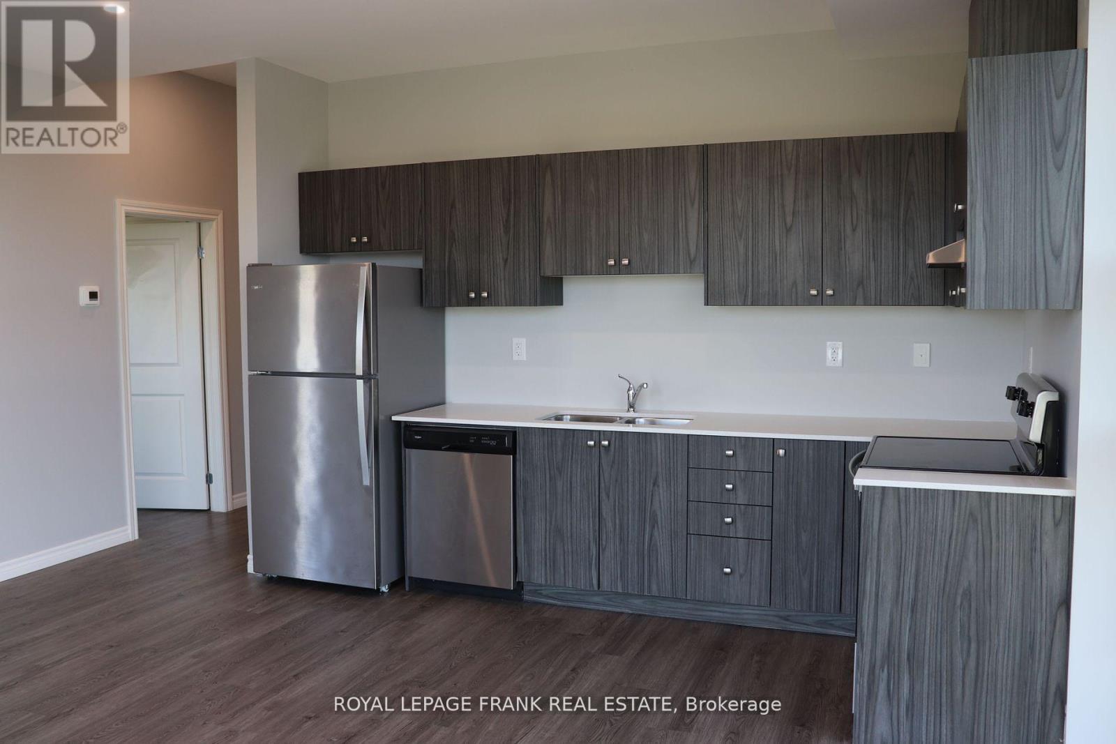 












D - 513 DUNDAS STREET E

,
Whitby (Downtown Whitby),




Ontario
L1N0N4

