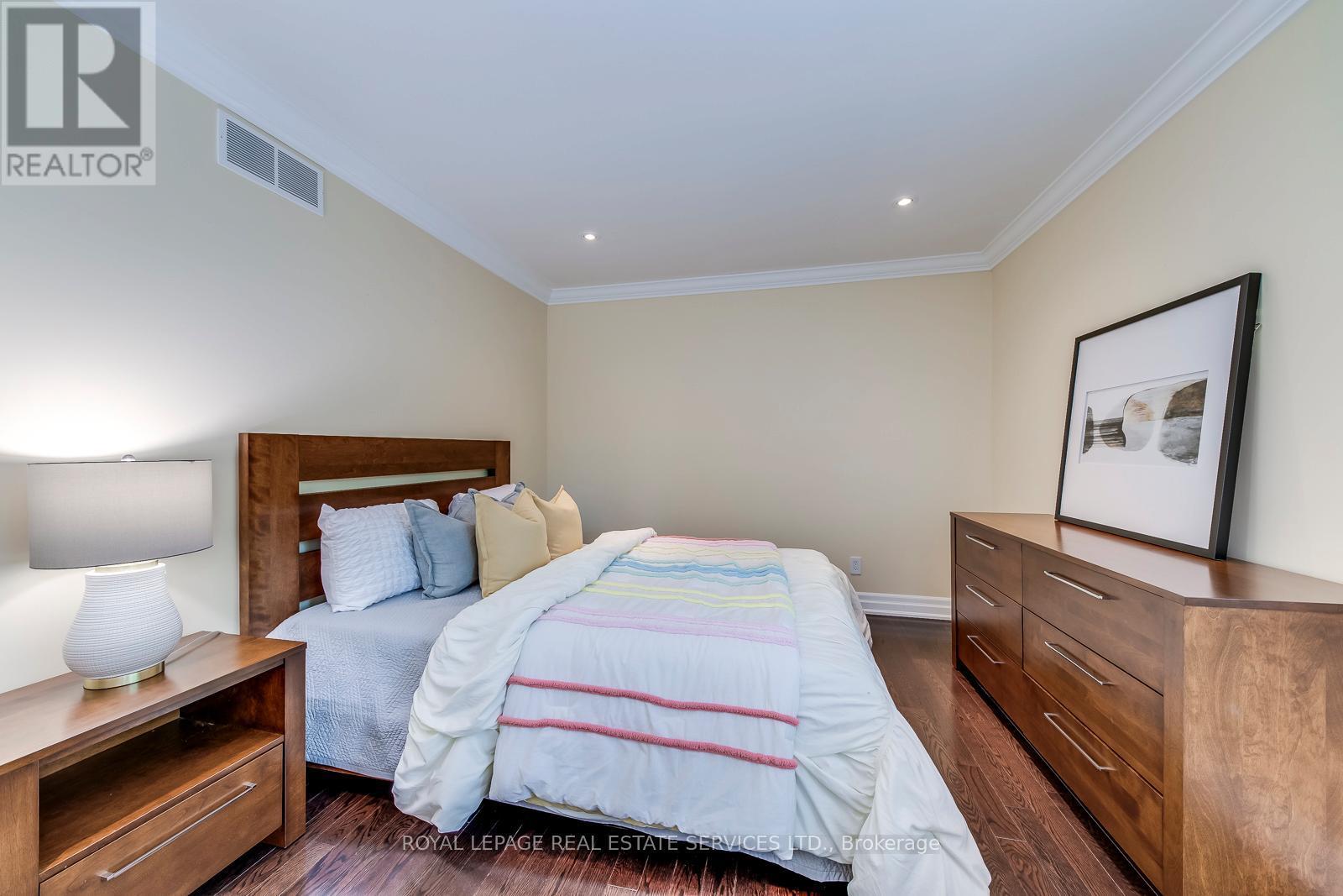 












1504 CAULDER DRIVE

,
Oakville,




Ontario
L6J5S9

