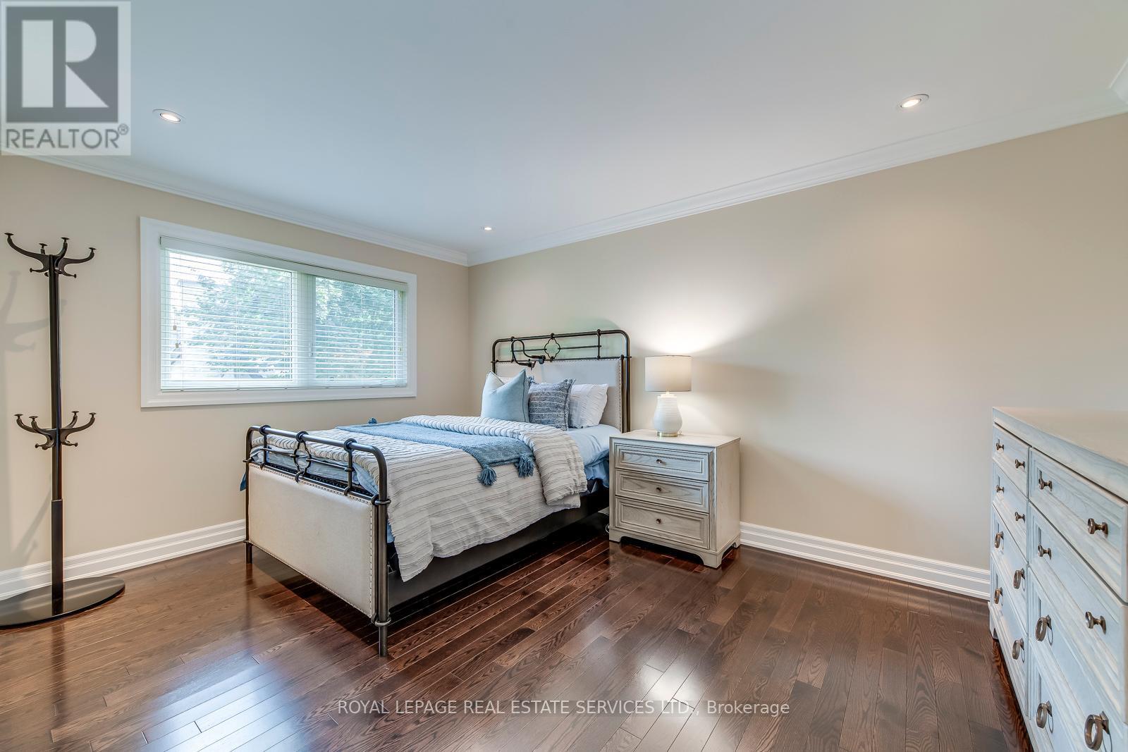 












1504 CAULDER DRIVE

,
Oakville,




Ontario
L6J5S9

