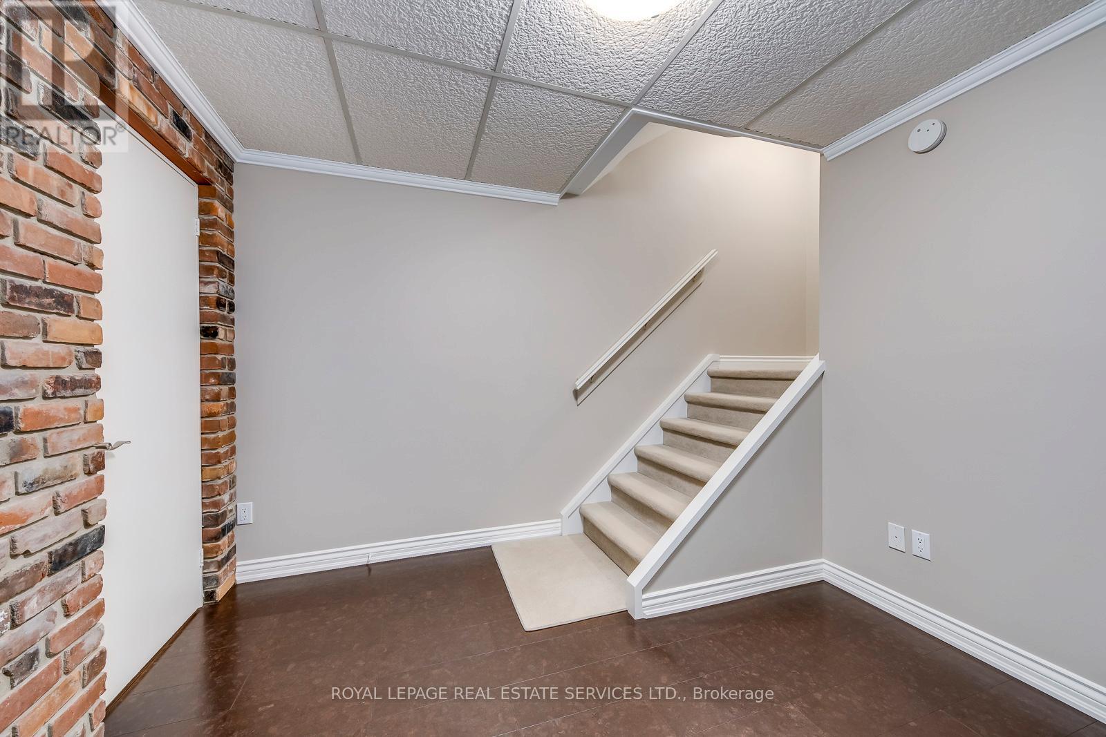 












1504 CAULDER DRIVE

,
Oakville,




Ontario
L6J5S9

