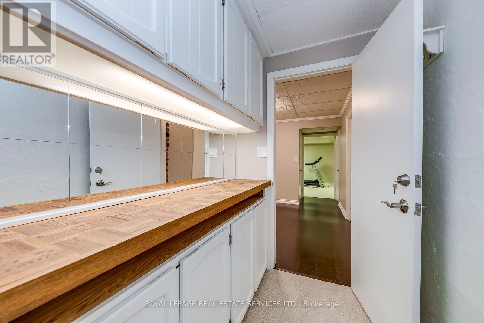 












1504 CAULDER DRIVE

,
Oakville,




Ontario
L6J5S9

