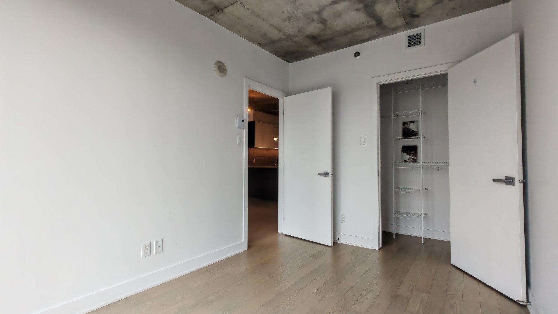 









1800


Boul. René-Lévesque O.

, 605,
Montréal (Ville-Marie),




QC
H3H2H2

