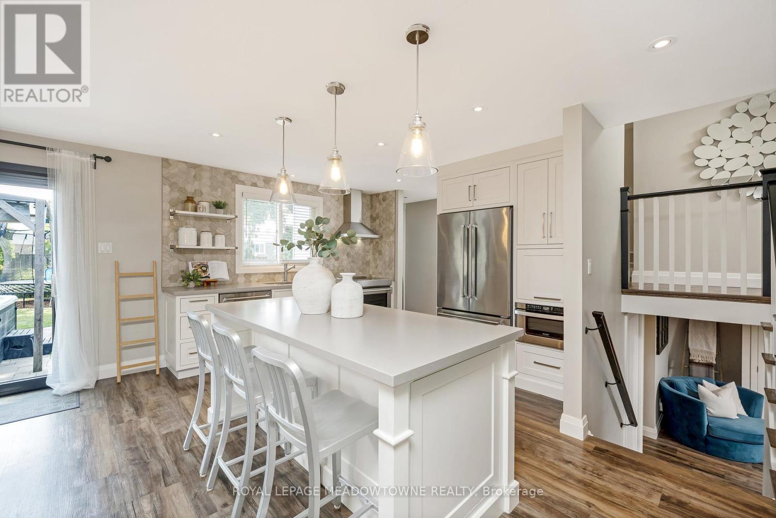 












742 WILLOW AVENUE

,
Milton,




Ontario
L9T3E6

