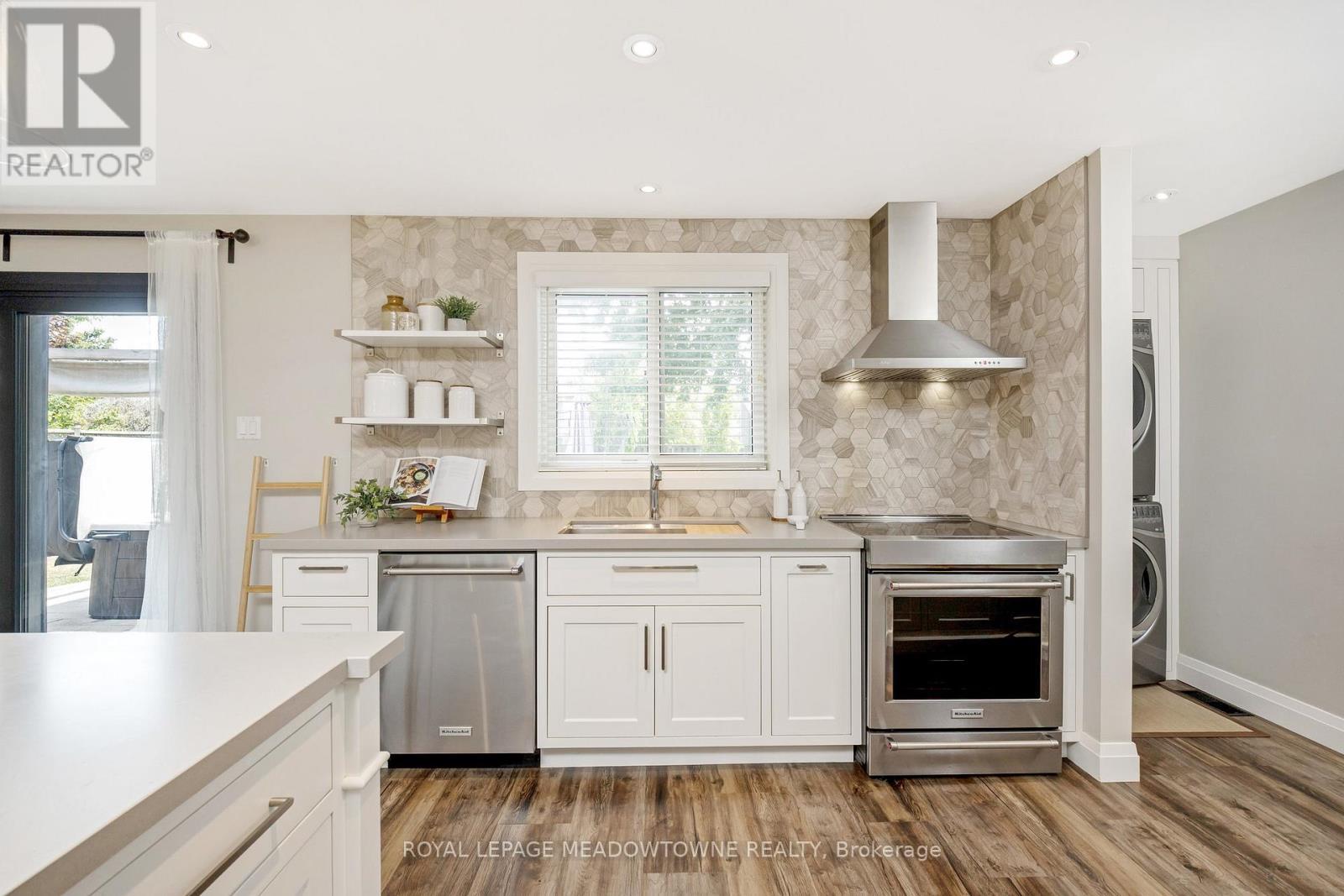 












742 WILLOW AVENUE

,
Milton,




Ontario
L9T3E6

