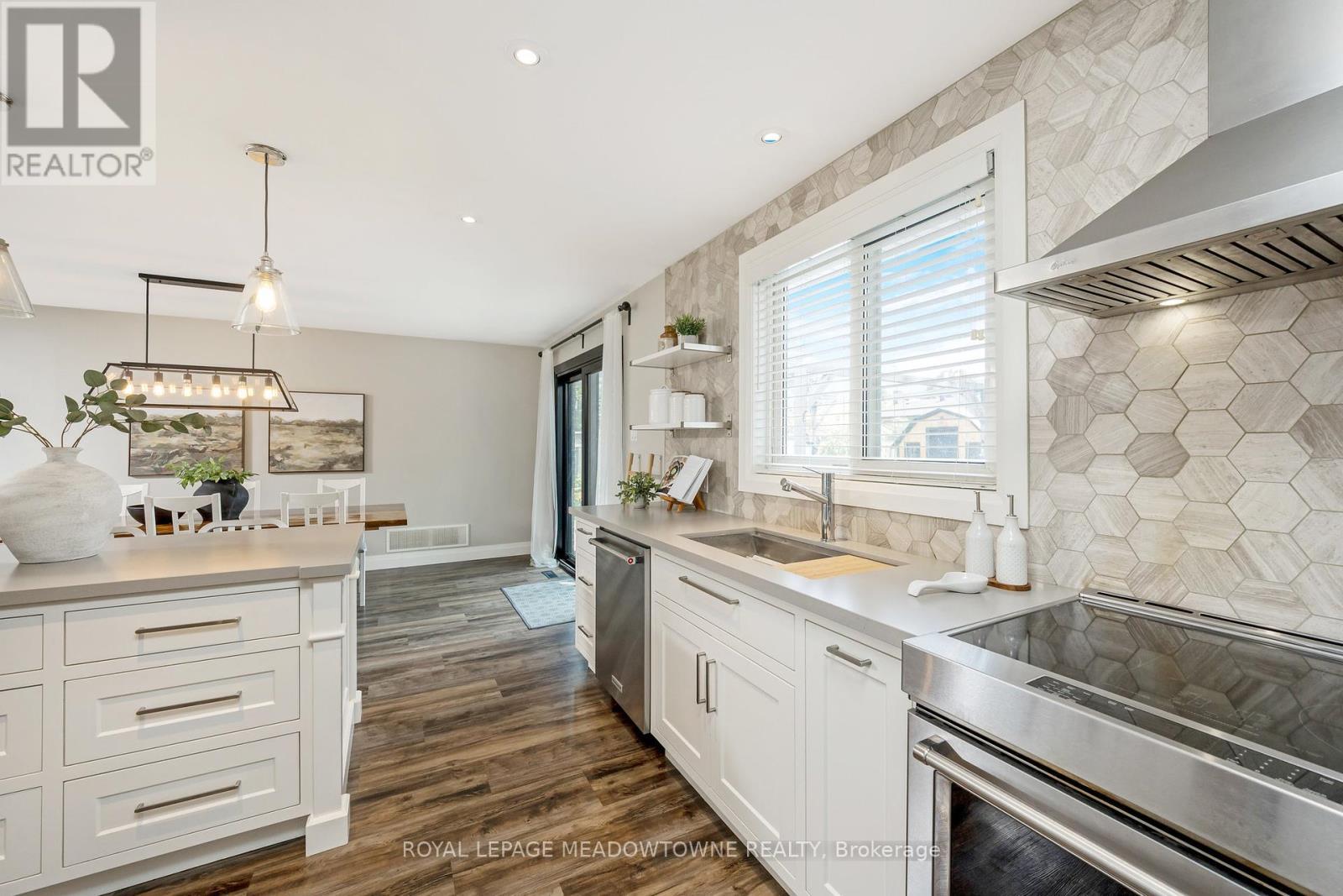 












742 WILLOW AVENUE

,
Milton,




Ontario
L9T3E6

