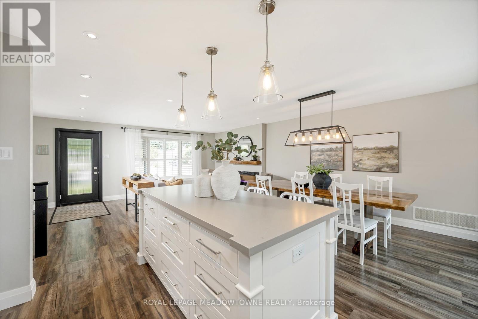 












742 WILLOW AVENUE

,
Milton,




Ontario
L9T3E6

