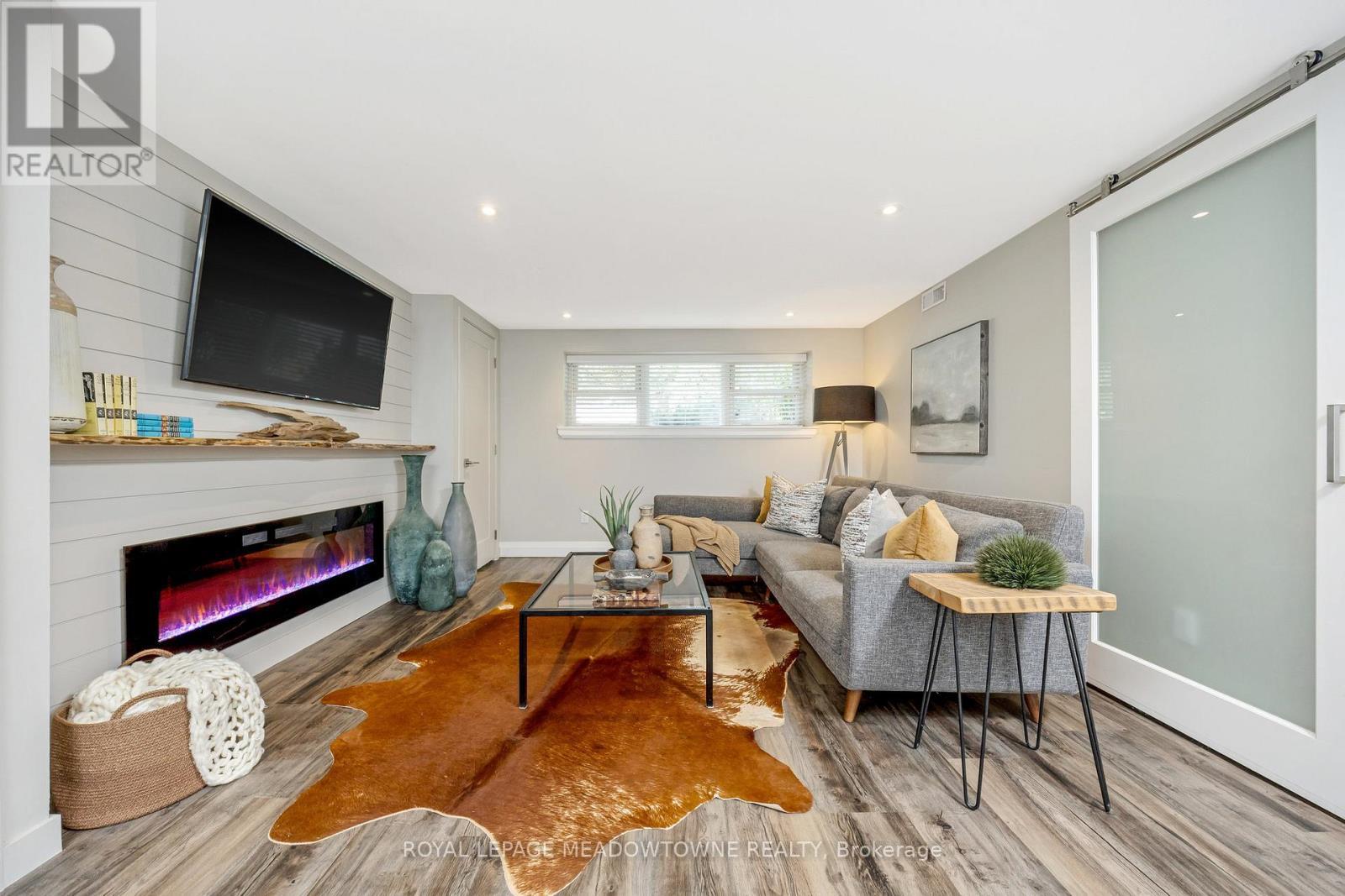 












742 WILLOW AVENUE

,
Milton,




Ontario
L9T3E6

