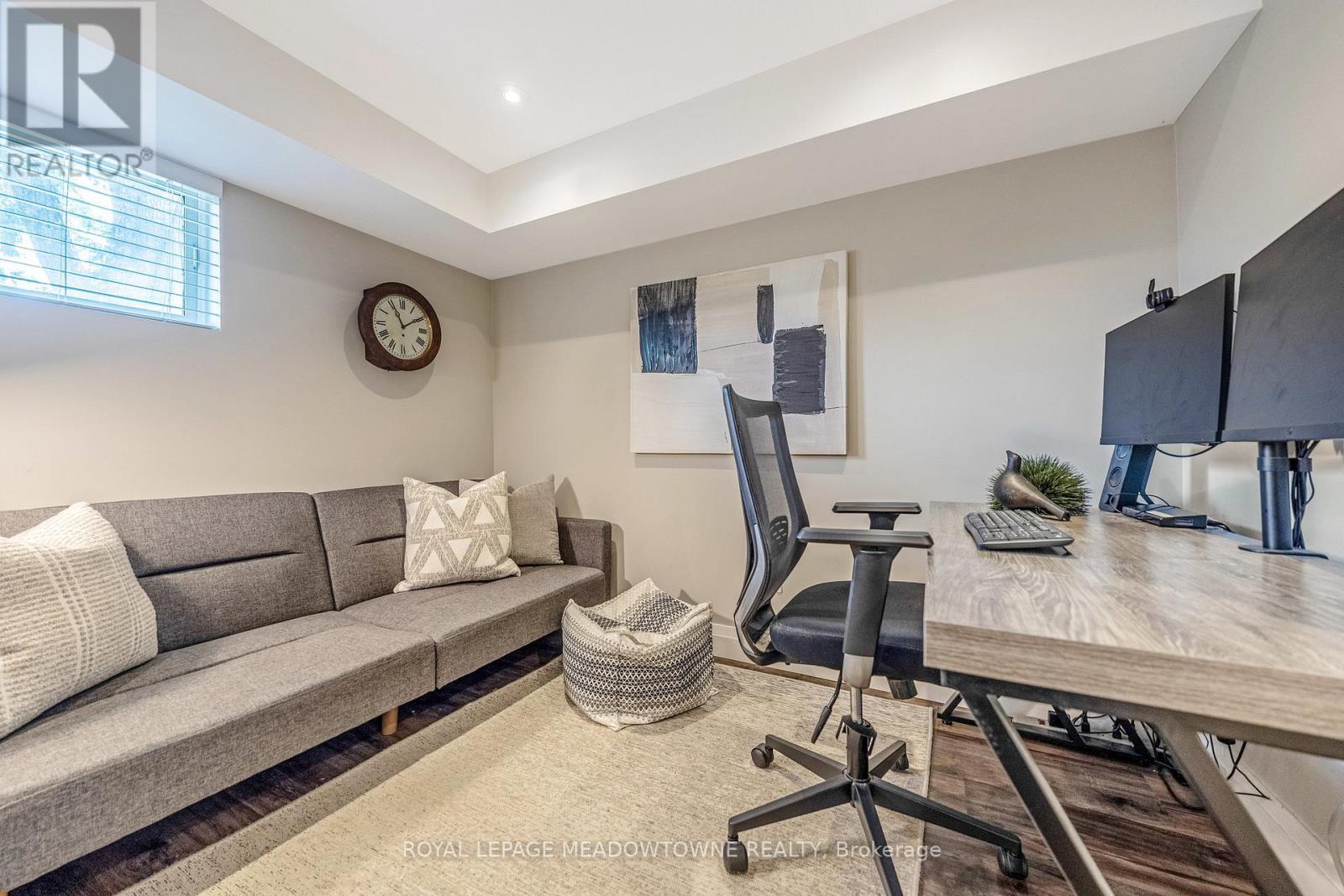 












742 WILLOW AVENUE

,
Milton,




Ontario
L9T3E6

