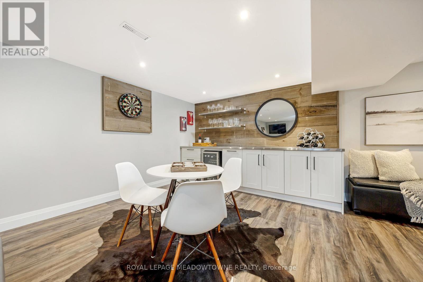 












742 WILLOW AVENUE

,
Milton,




Ontario
L9T3E6

