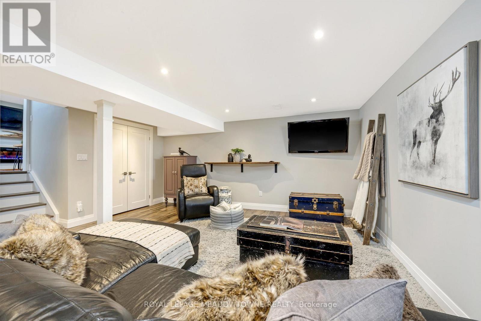 












742 WILLOW AVENUE

,
Milton,




Ontario
L9T3E6

