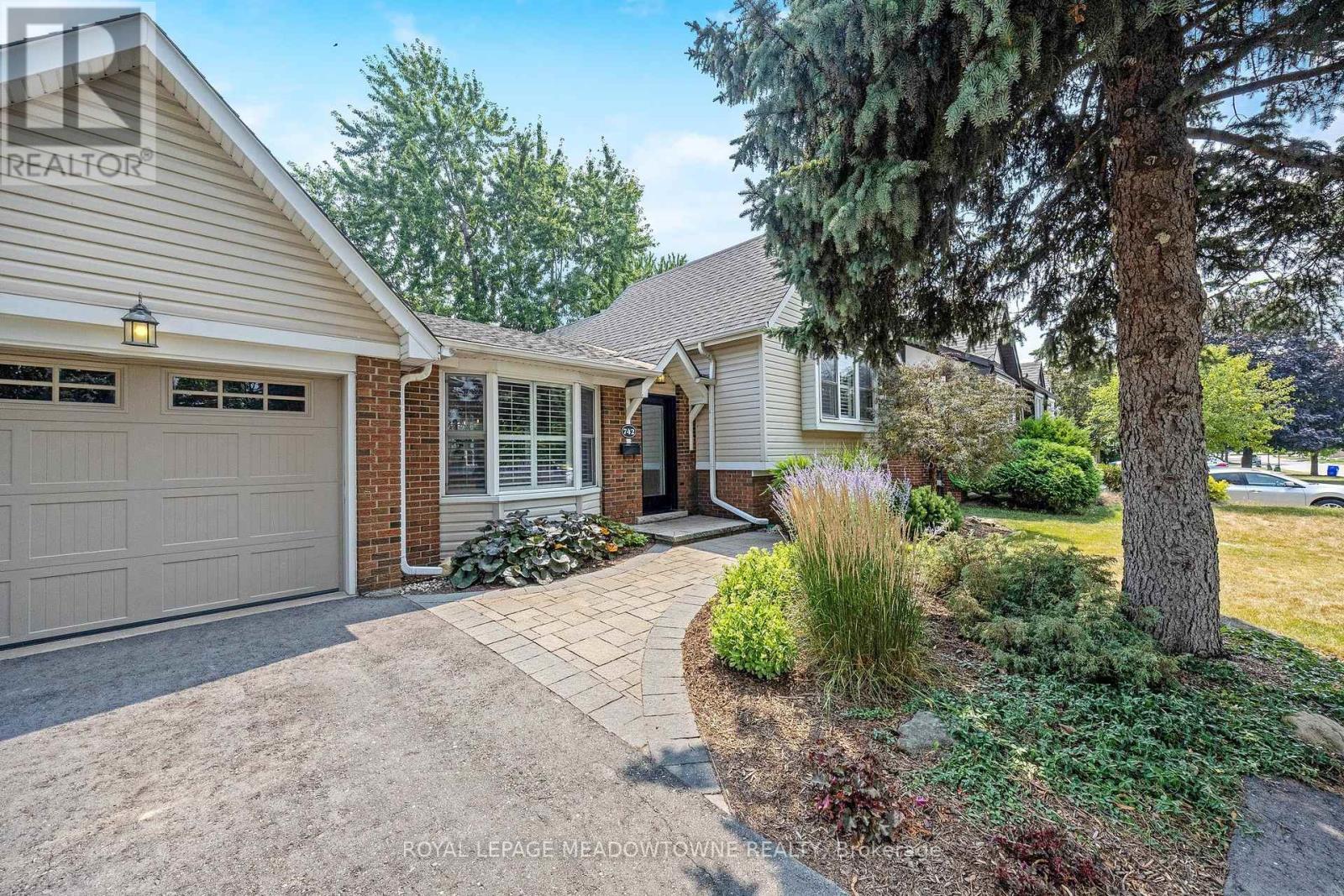 












742 WILLOW AVENUE

,
Milton,




Ontario
L9T3E6

