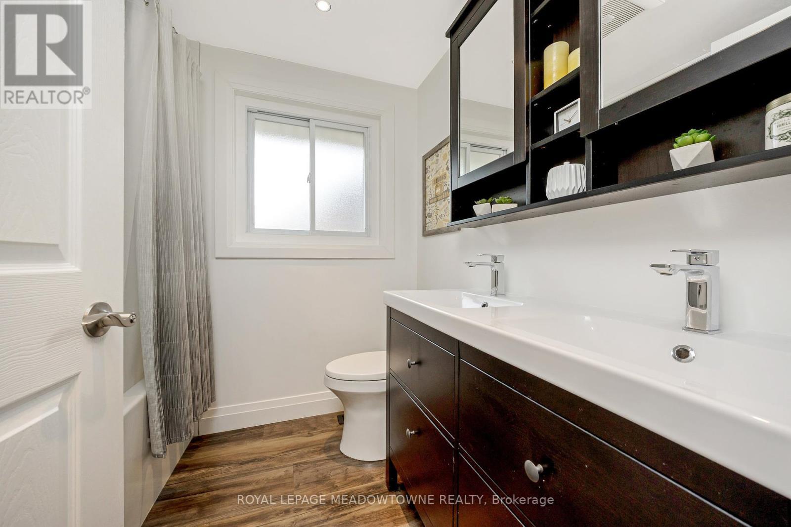 












742 WILLOW AVENUE

,
Milton,




Ontario
L9T3E6

