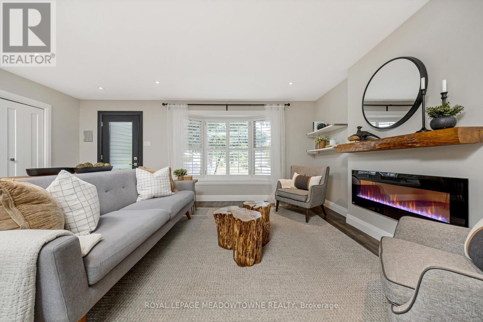 












742 WILLOW AVENUE

,
Milton,




Ontario
L9T3E6

