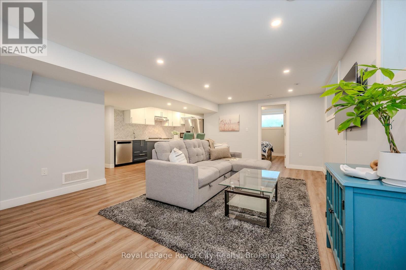 












49 RYDER AVENUE

,
Guelph (Kortright West),




Ontario
N1G0H1

