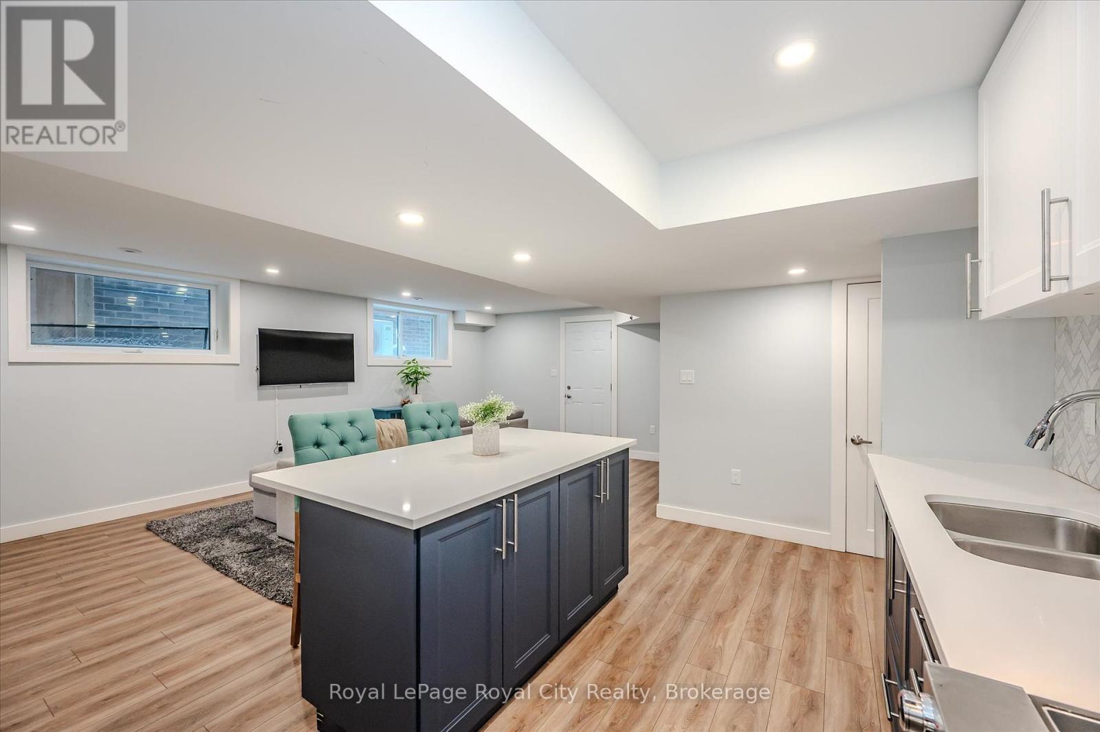 












49 RYDER AVENUE

,
Guelph (Kortright West),




Ontario
N1G0H1

