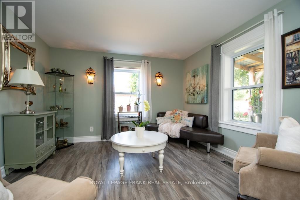 












165 ST LAWRENCE STREET W

,
Centre Hastings,




Ontario
K0K2K0

