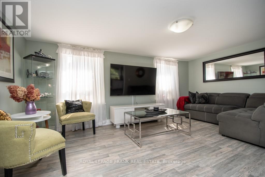 












165 ST LAWRENCE STREET W

,
Centre Hastings,




Ontario
K0K2K0

