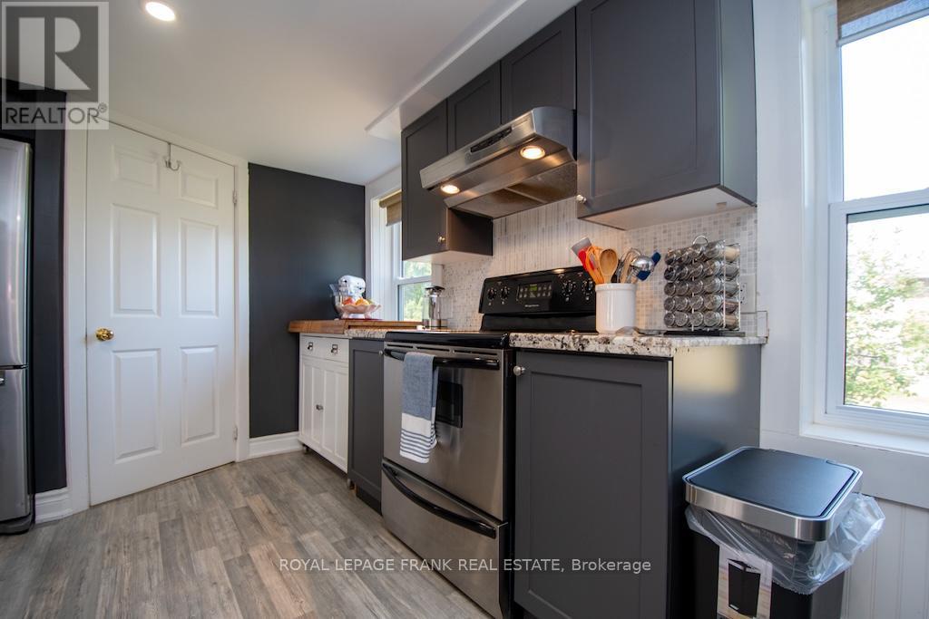 












165 ST LAWRENCE STREET W

,
Centre Hastings,




Ontario
K0K2K0


