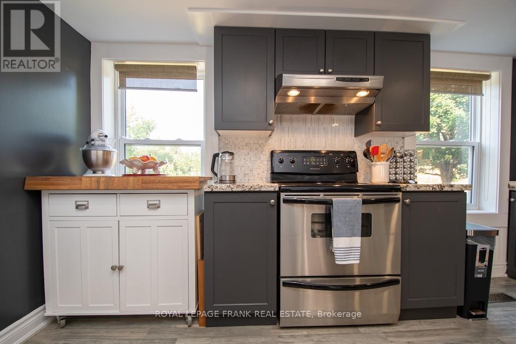 












165 ST LAWRENCE STREET W

,
Centre Hastings,




Ontario
K0K2K0

