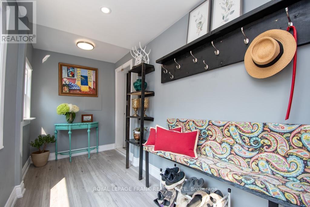 












165 ST LAWRENCE STREET W

,
Centre Hastings,




Ontario
K0K2K0

