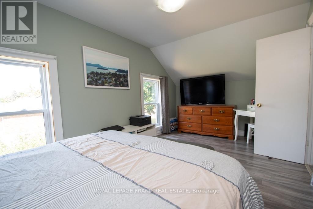 












165 ST LAWRENCE STREET W

,
Centre Hastings,




Ontario
K0K2K0


