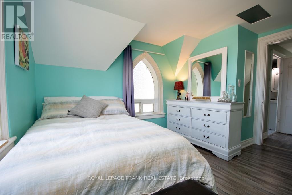 












165 ST LAWRENCE STREET W

,
Centre Hastings,




Ontario
K0K2K0


