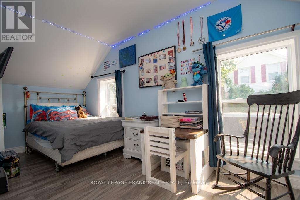












165 ST LAWRENCE STREET W

,
Centre Hastings,




Ontario
K0K2K0

