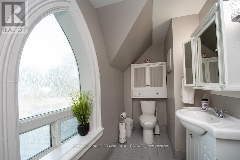 












165 ST LAWRENCE STREET W

,
Centre Hastings,




Ontario
K0K2K0

