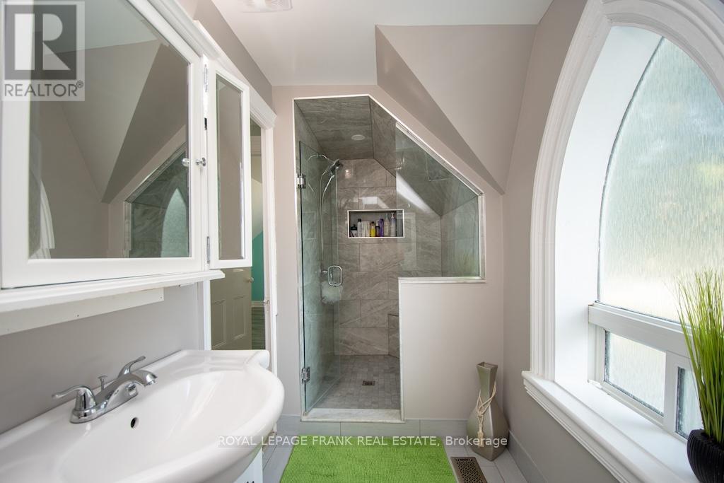 












165 ST LAWRENCE STREET W

,
Centre Hastings,




Ontario
K0K2K0

