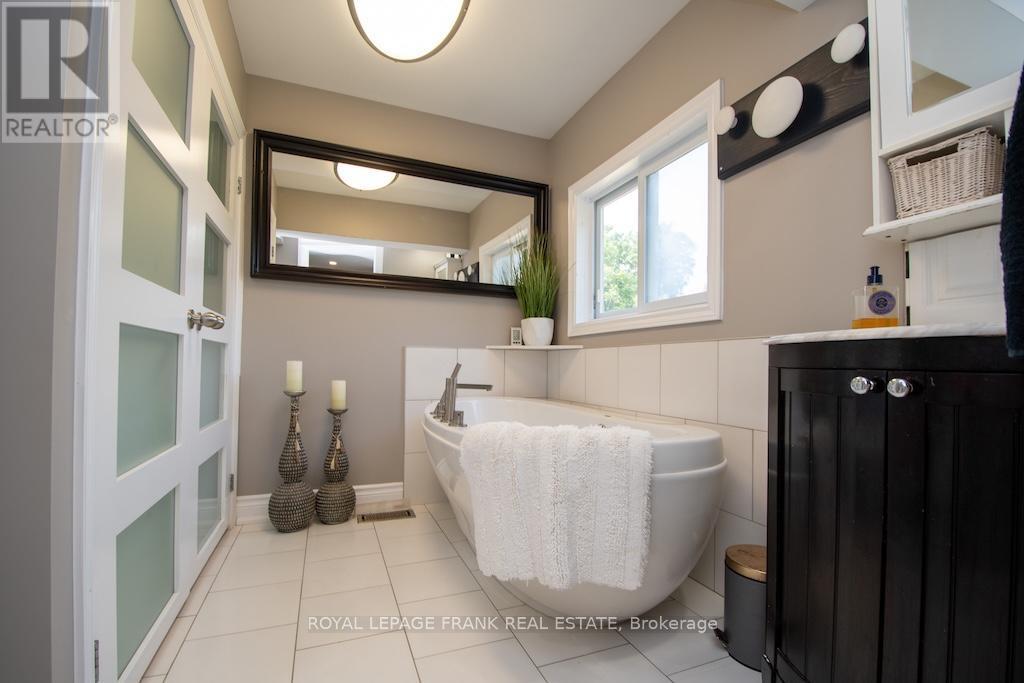 












165 ST LAWRENCE STREET W

,
Centre Hastings,




Ontario
K0K2K0

