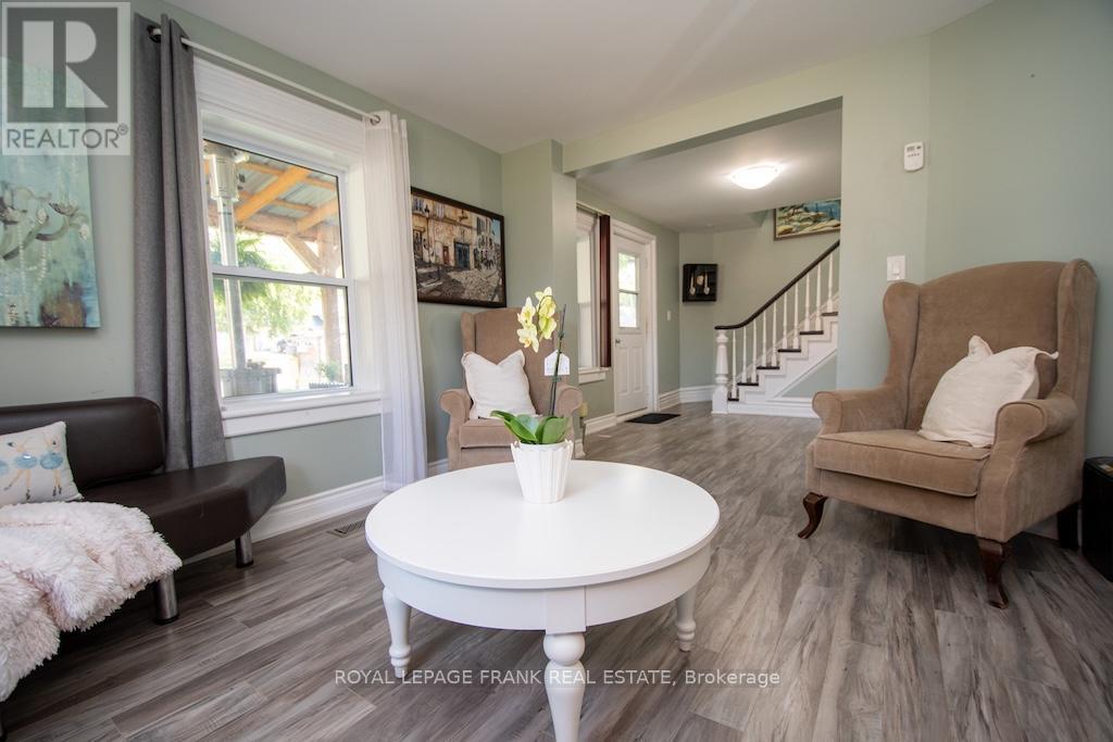 












165 ST LAWRENCE STREET W

,
Centre Hastings,




Ontario
K0K2K0

