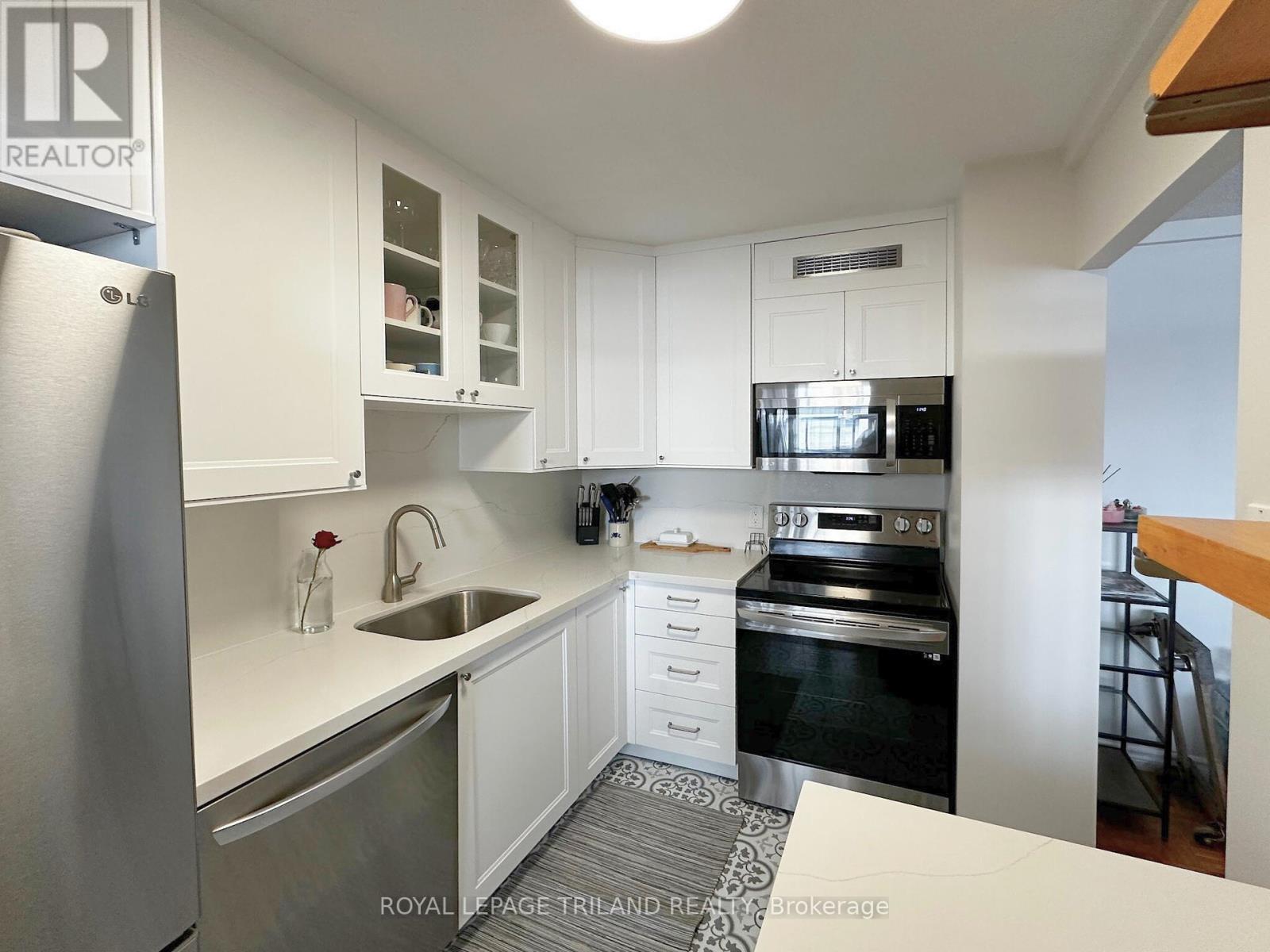 












901 - 215 GLENRIDGE AVENUE

,
St. Catharines (Glendale/Glenridge),




Ontario
L2T3J7

