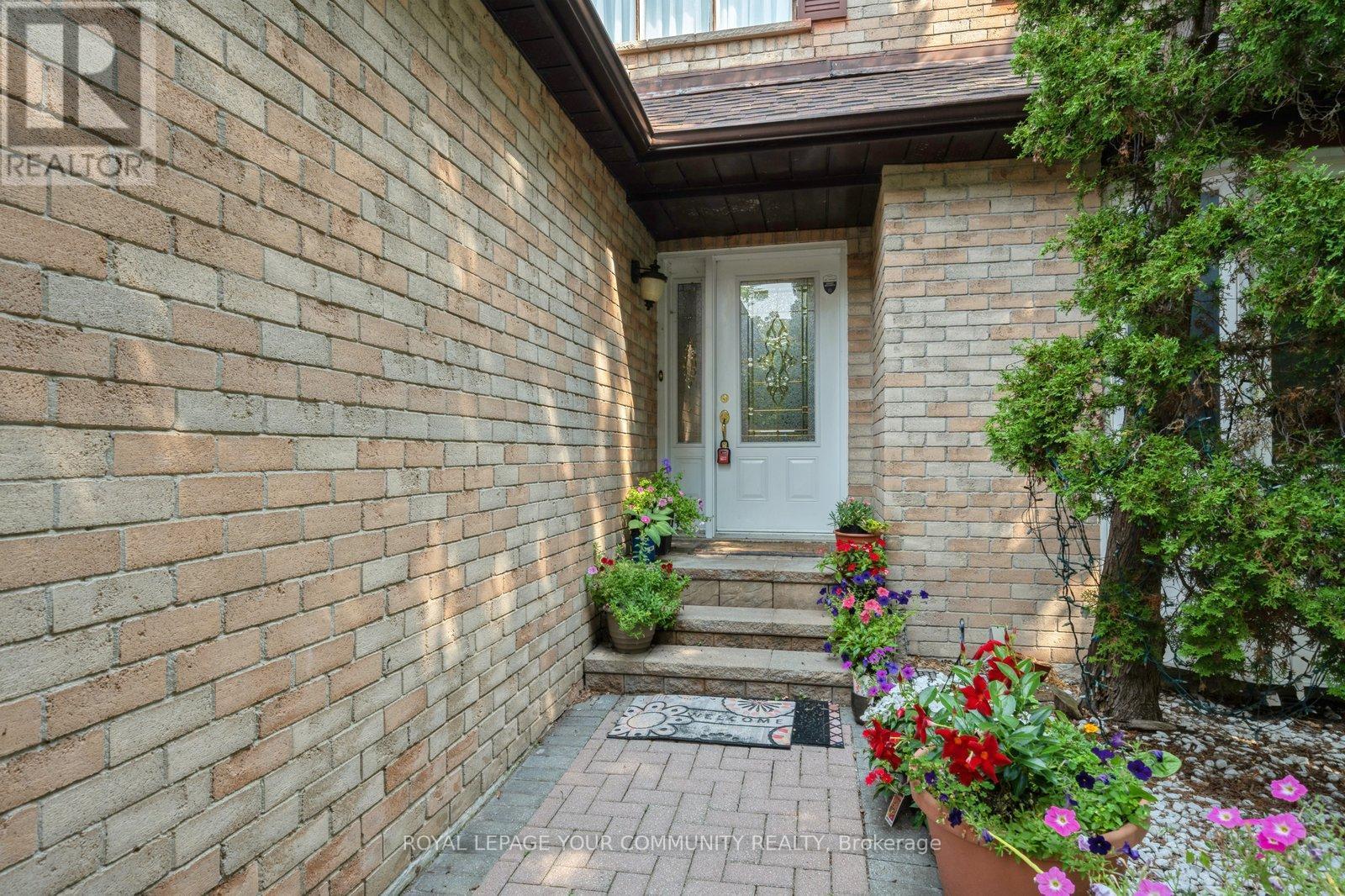 












194 CARRINGTON DRIVE

,
Richmond Hill,




Ontario
L4C7Z7


