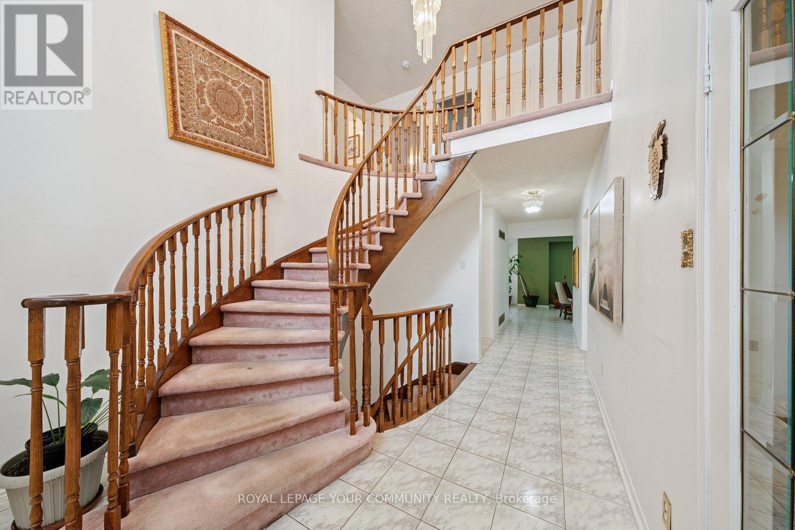 












194 CARRINGTON DRIVE

,
Richmond Hill,




Ontario
L4C7Z7

