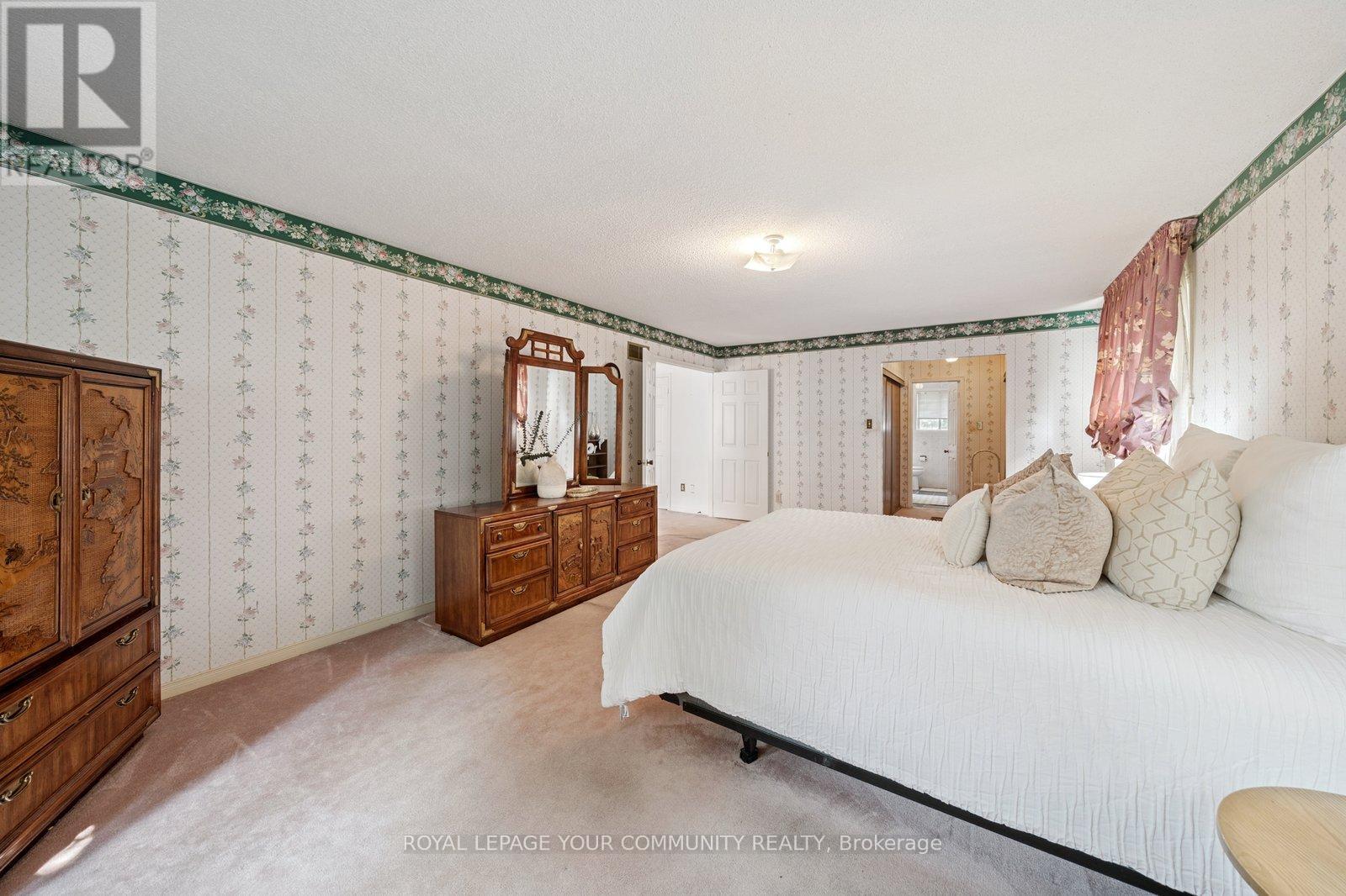 












194 CARRINGTON DRIVE

,
Richmond Hill,




Ontario
L4C7Z7

