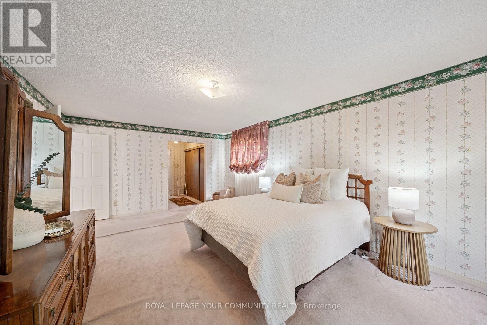 












194 CARRINGTON DRIVE

,
Richmond Hill,




Ontario
L4C7Z7

