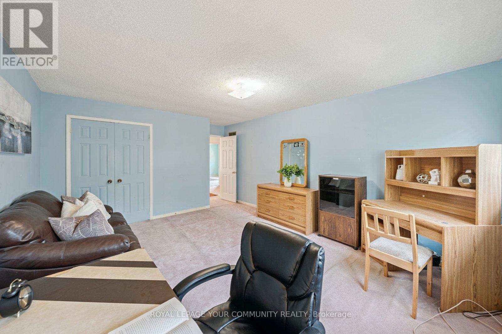 












194 CARRINGTON DRIVE

,
Richmond Hill,




Ontario
L4C7Z7

