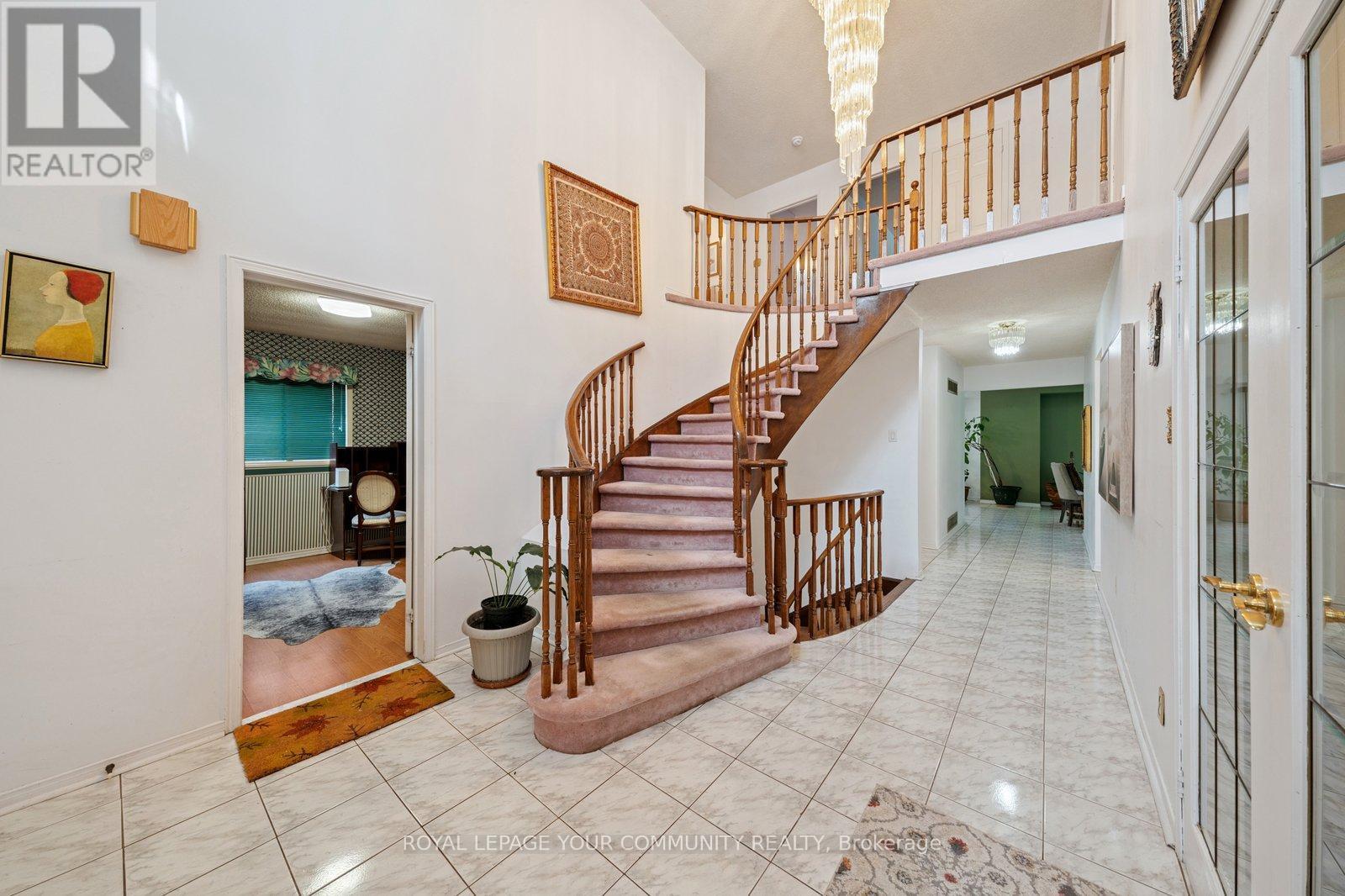 












194 CARRINGTON DRIVE

,
Richmond Hill,




Ontario
L4C7Z7


